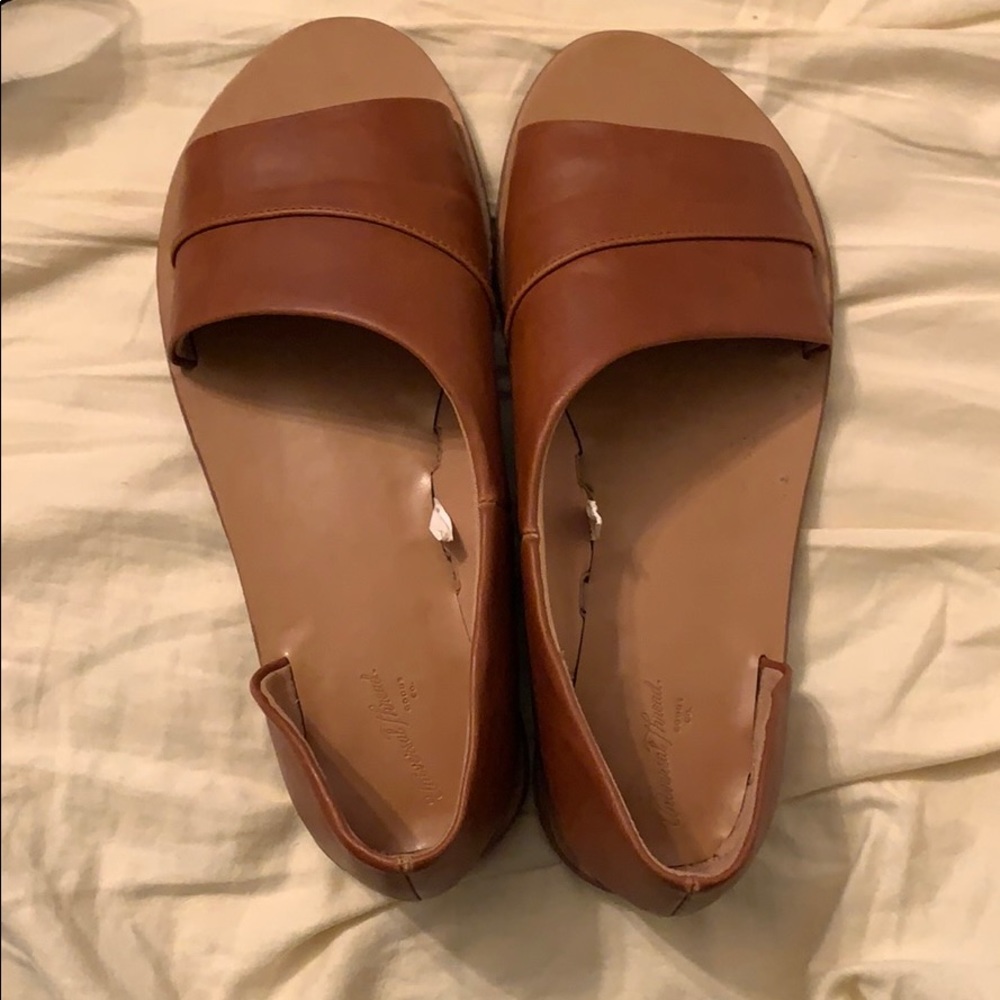 Universal thread sandals